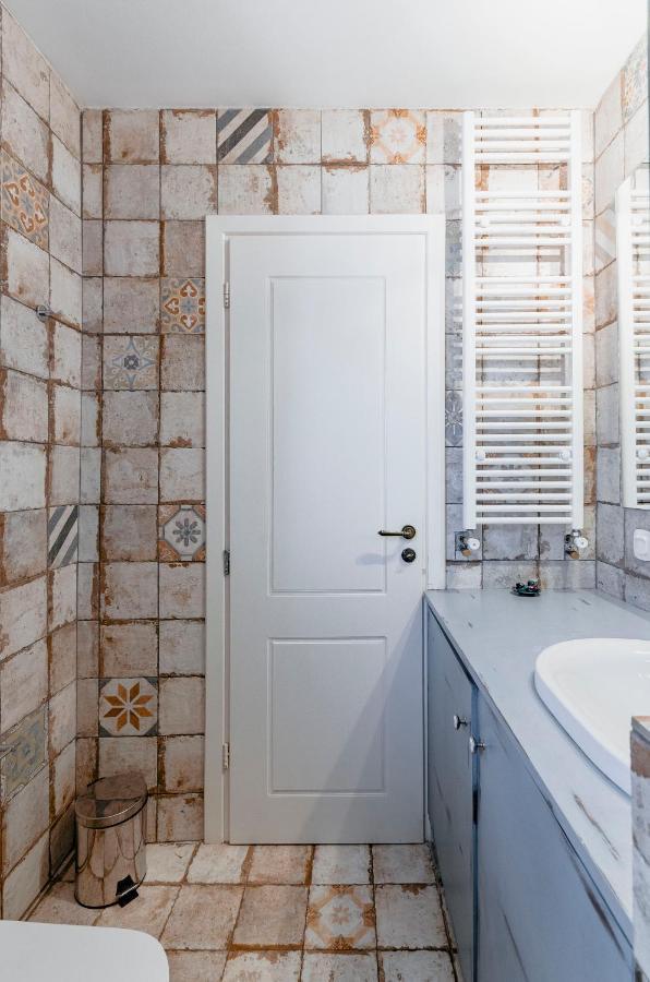 Comfortable 2 Bd Close To Archeological Museum Apartment *