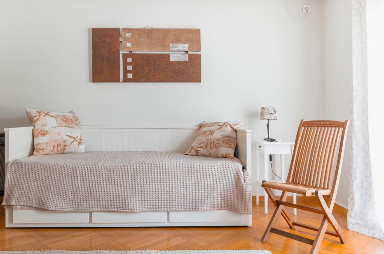 Comfortable 2 Bd Close To Archeological Museum Apartment *