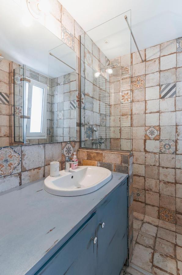 Comfortable 2 Bd Close To Archeological Museum Apartment *